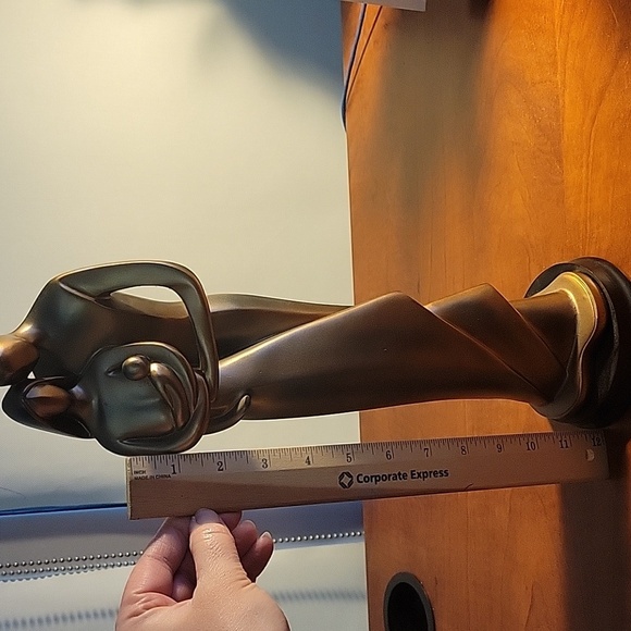 Elegant Bronze Couple With Baby Sculpture - Picture 9 of 10